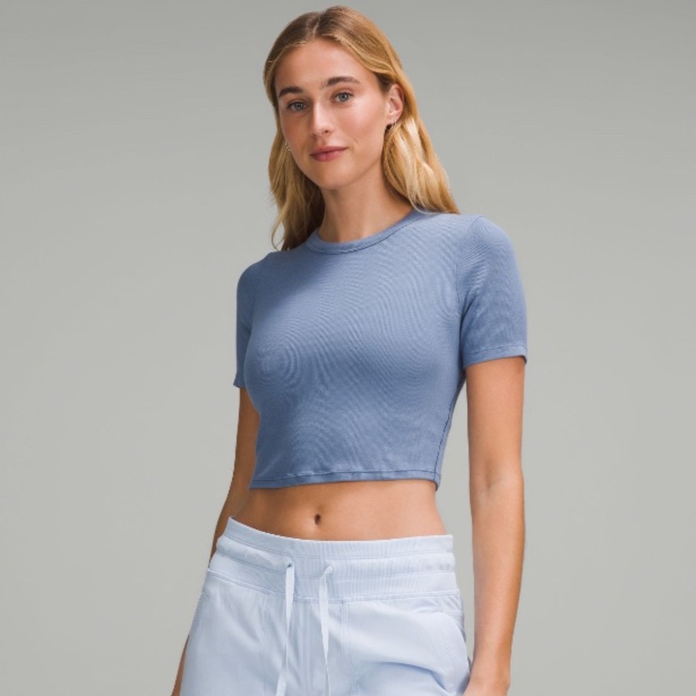 Lululemon Cropped T shirt